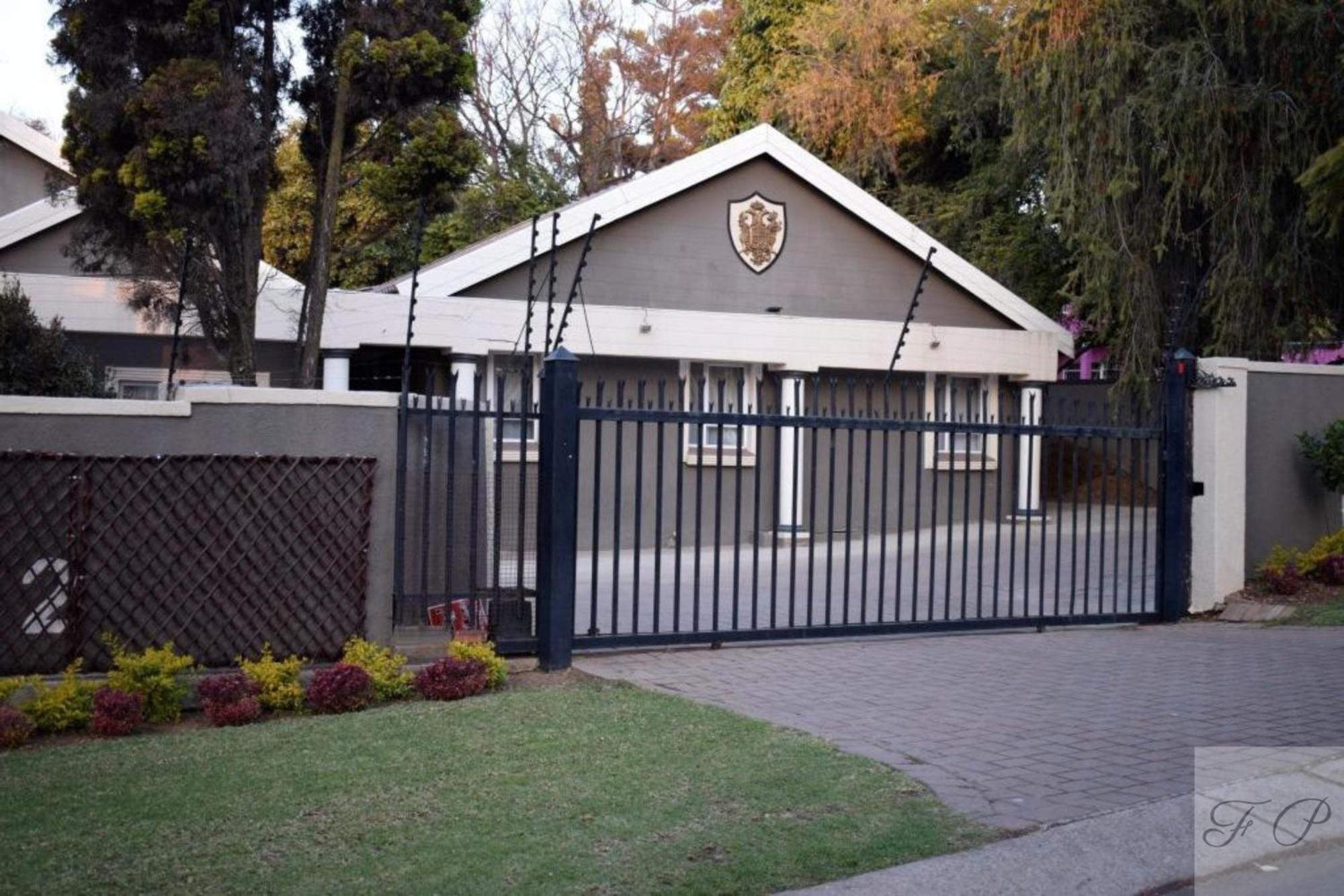 The Giraffe Room At Frederick'S Place Pretoria-Noord Extérieur photo