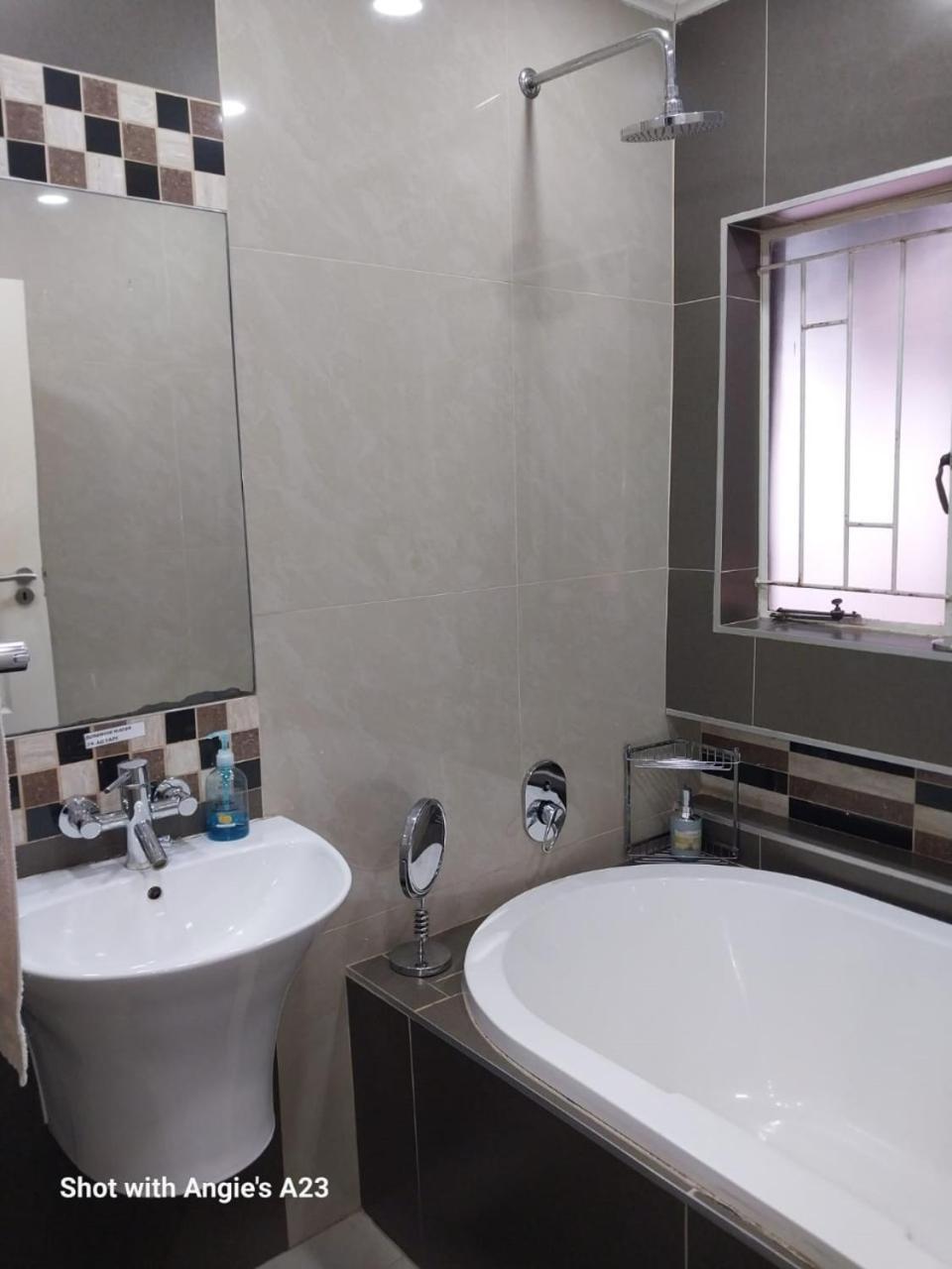 The Giraffe Room At Frederick'S Place Pretoria-Noord Extérieur photo